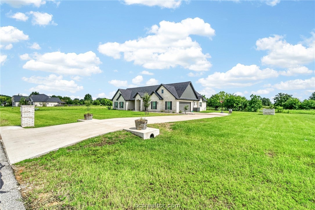 10104 Crown Point