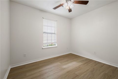 Tiny photo for 907 W 16th Street, Bryan, TX 77803 (MLS # 26002817)