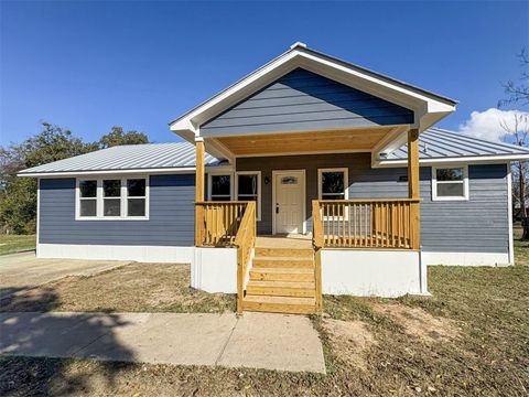 1902 N. Fannin Ave. Cameron TX 76520