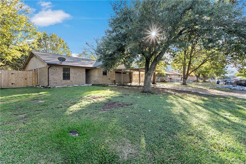 Photo of 1726 Neal Street, Navasota, TX 77868 (MLS # 25012412)