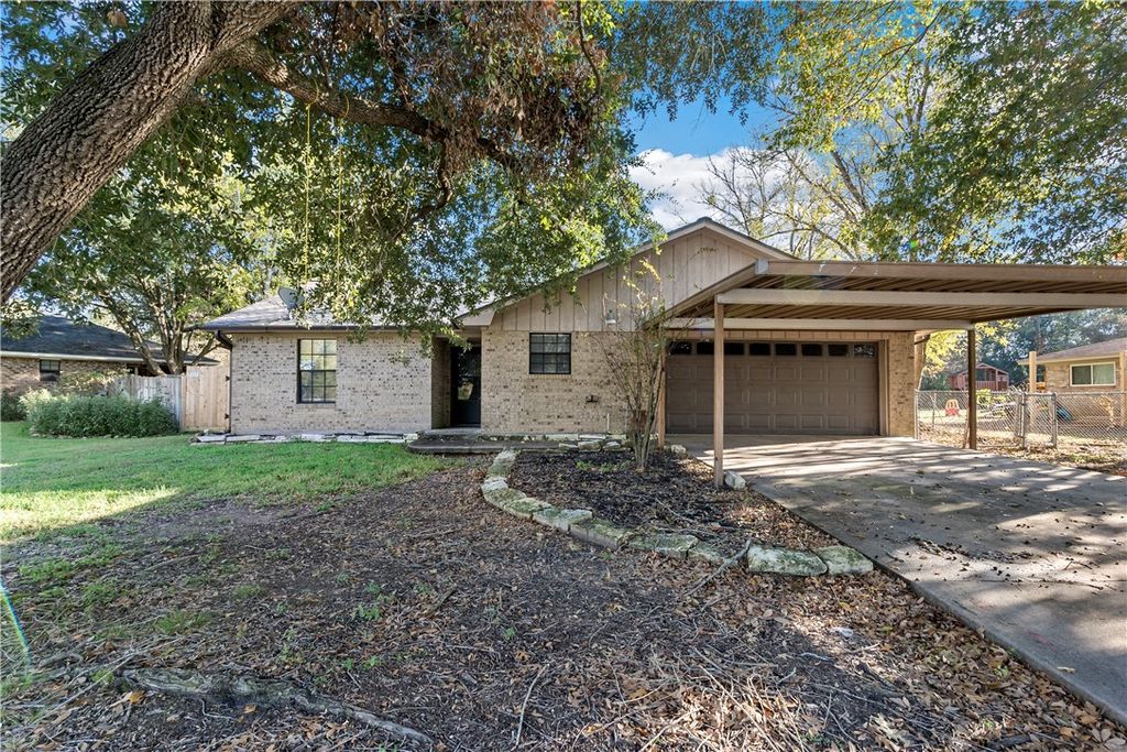 Photo of 1726 Neal Street, Navasota, TX 77868 (MLS # 25012412)