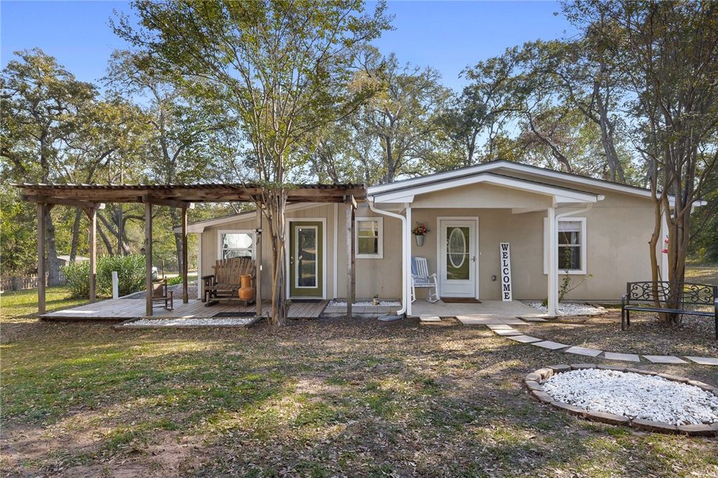 Photo of 13058 Oak Forest Drive, Bryan, TX 77807 (MLS # 25011847)