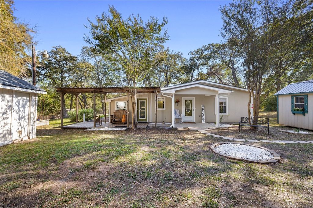 Photo of 13058 Oak Forest Drive, Bryan, TX 77807 (MLS # 25011847)