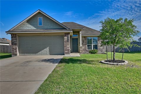 Photo of 808 Mockingbird Street, Navasota, TX 77868 (MLS # 26004319)