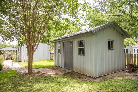Tiny photo for 401 N Colorado Street, Burton, TX 77835 (MLS # 26008763)