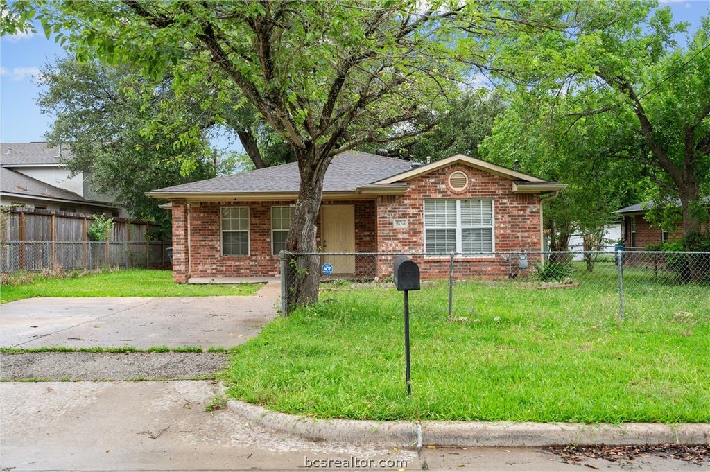Photo of 504 Thompson Street, College Station, TX 77840 (MLS # 26005349)