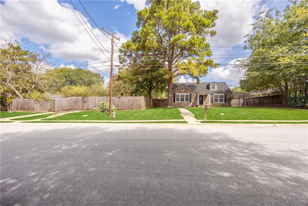Photo of 906 W First Street, Brenham, TX 77833 (MLS # 26010930)