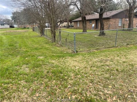 Tiny photo for 508 Rose Marie Boulevard, Hearne, TX 77859 (MLS # 26002661)