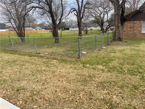 Tiny photo for 508 Rose Marie Boulevard, Hearne, TX 77859 (MLS # 26002661)