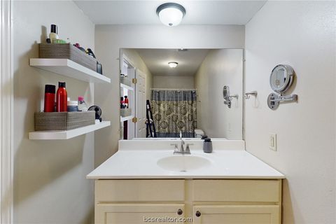 Tiny photo for 2304 Truman Street, Bryan, TX 77801 (MLS # 26001823)