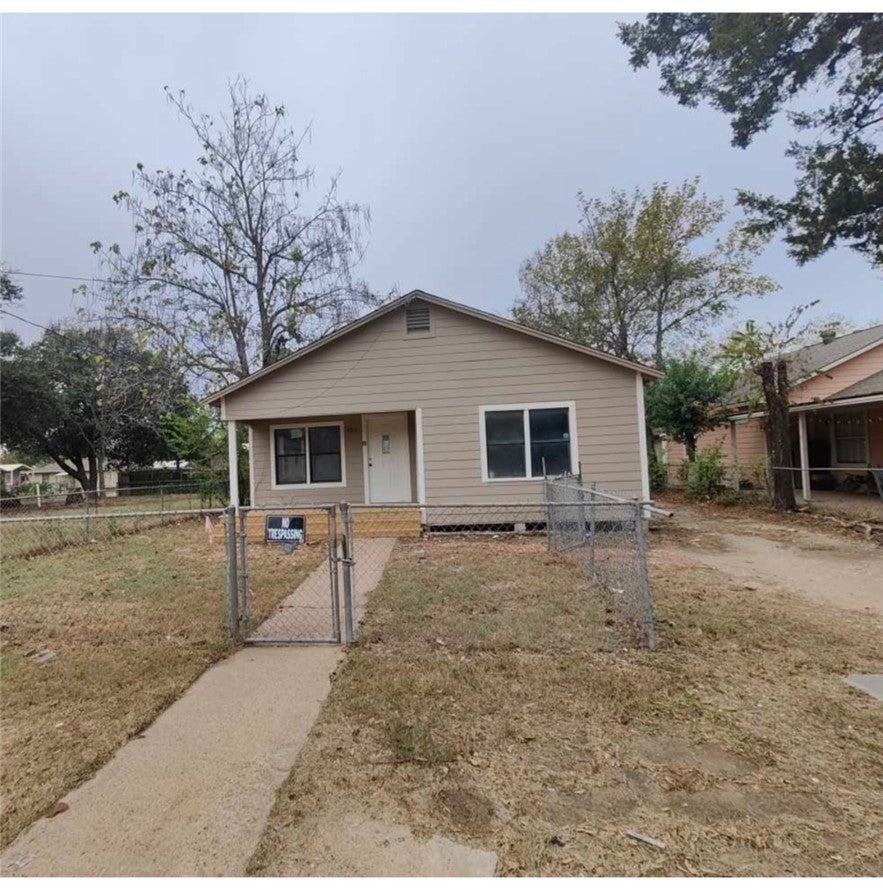 Photo of 806 Holt Street, Bryan, TX 77803 (MLS # 26012909)