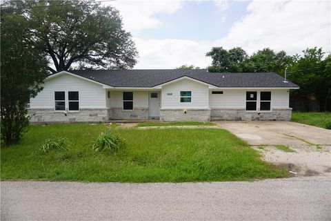 Photo of 1000 N Sterling Avenue, Bryan, TX 77803 (MLS # 26005592)