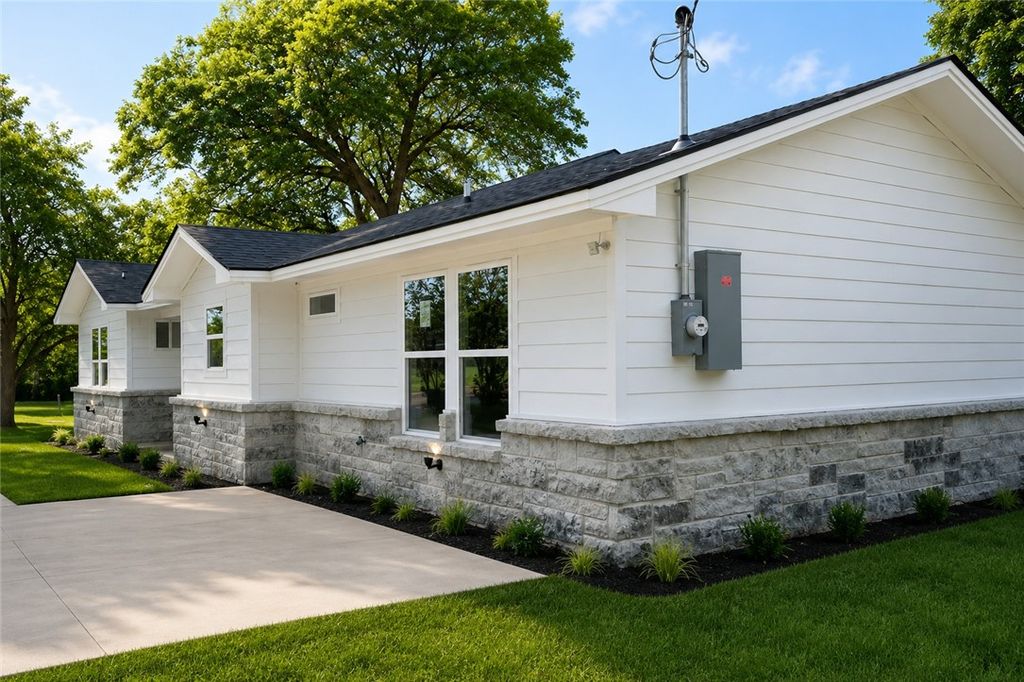 Photo of 1000 N Sterling Avenue, Bryan, TX 77803 (MLS # 26005592)