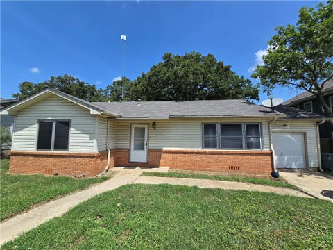 Photo of 208 Tee Drive, Bryan, TX 77801 (MLS # 26009603)