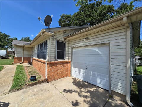 Tiny photo for 208 Tee Drive, Bryan, TX 77801 (MLS # 26009603)