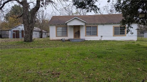 Photo of 510 W Hunt Street, Bremond, TX 76629 (MLS # 25013144)
