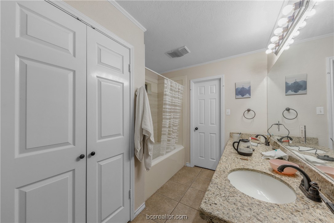 College Station, Texas 77840, United States, 4 Bedrooms Bedrooms, ,2 BathroomsBathrooms,Residential,Pending,48285