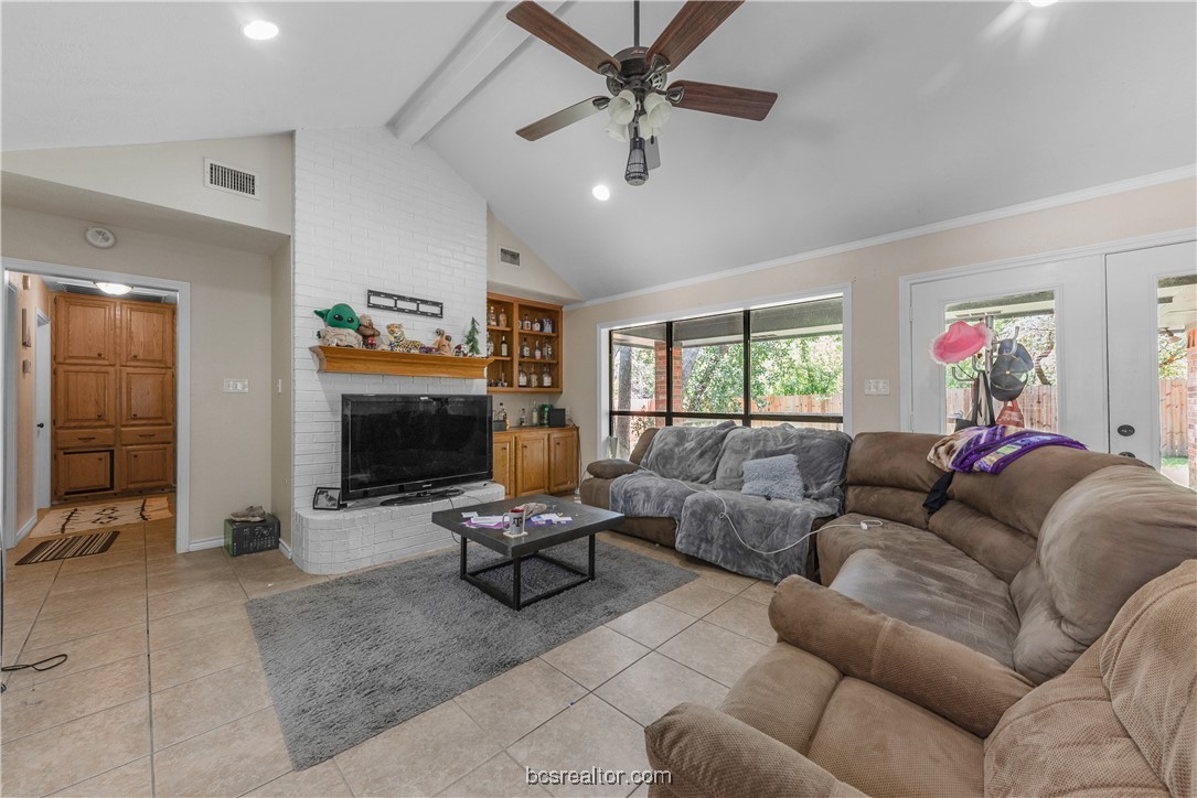 College Station, Texas 77840, United States, 4 Bedrooms Bedrooms, ,2 BathroomsBathrooms,Residential,Pending,48285