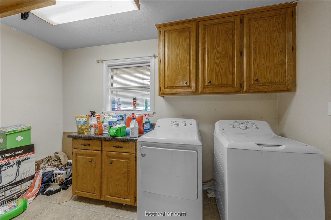 College Station, Texas 77840, United States, 4 Bedrooms Bedrooms, ,2 BathroomsBathrooms,Residential,Pending,48285