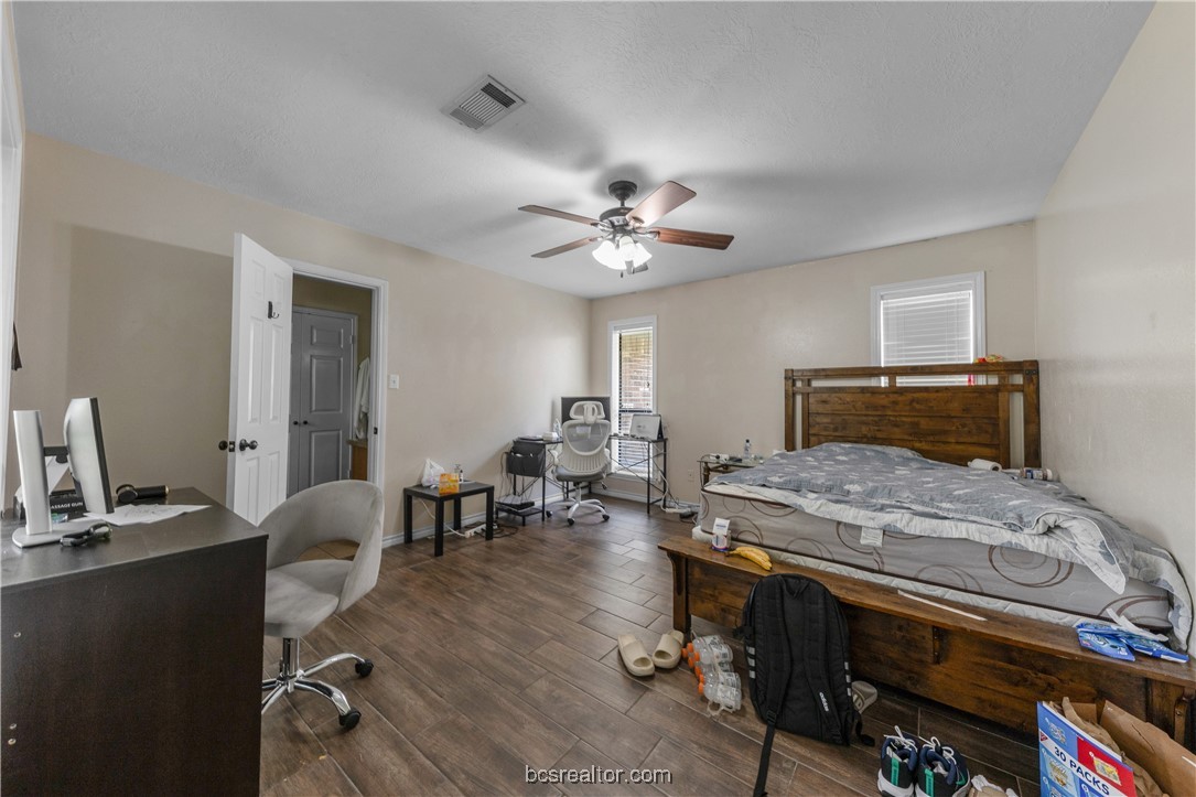 College Station, Texas 77840, United States, 4 Bedrooms Bedrooms, ,2 BathroomsBathrooms,Residential,Pending,48285