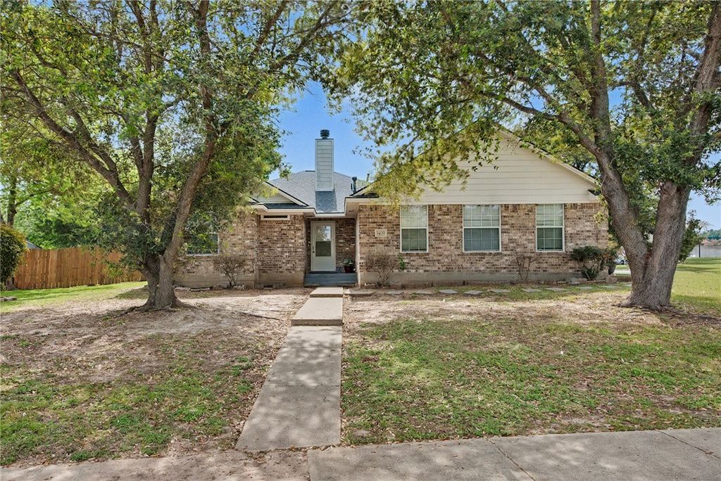 Photo of 1400 Prairie Drive, Bryan, TX 77802 (MLS # 26003747)