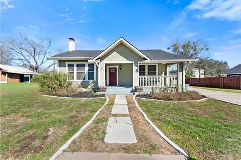 Photo of 712 E 28th Street, Bryan, TX 77803 (MLS # 26000639)