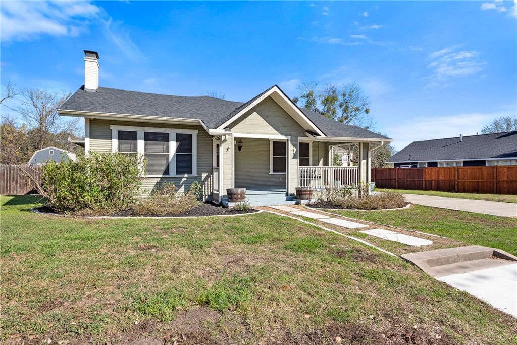 Photo of 712 E 28th Street, Bryan, TX 77803 (MLS # 26000639)