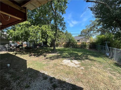 Tiny photo for 1204 E Wm J Bryan Parkway, Bryan, TX 77803 (MLS # 26004203)
