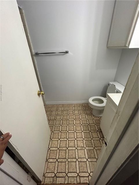 Tiny photo for 1204 E Wm J Bryan Parkway, Bryan, TX 77803 (MLS # 26004203)