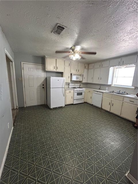 Tiny photo for 1204 E Wm J Bryan Parkway, Bryan, TX 77803 (MLS # 26004203)