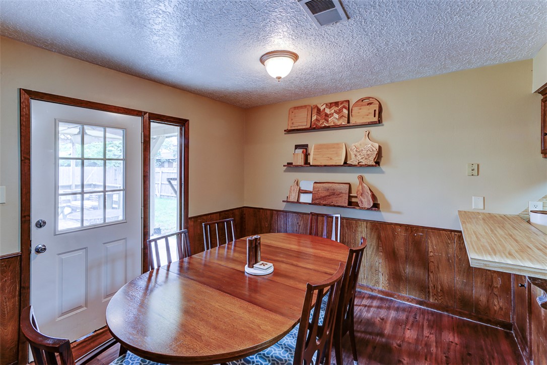 College Station, Texas 77845, United States, 3 Bedrooms Bedrooms, ,3 BathroomsBathrooms,Residential,Active,95303