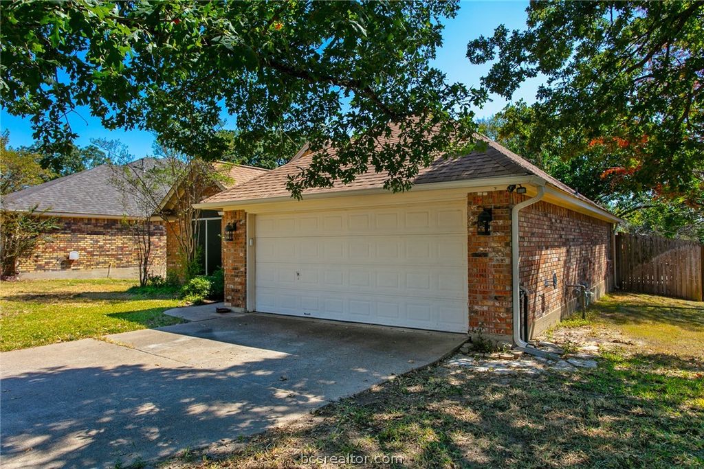 Photo of 2817 Brandywine Circle, Bryan, TX 77807 (MLS # 26003609)