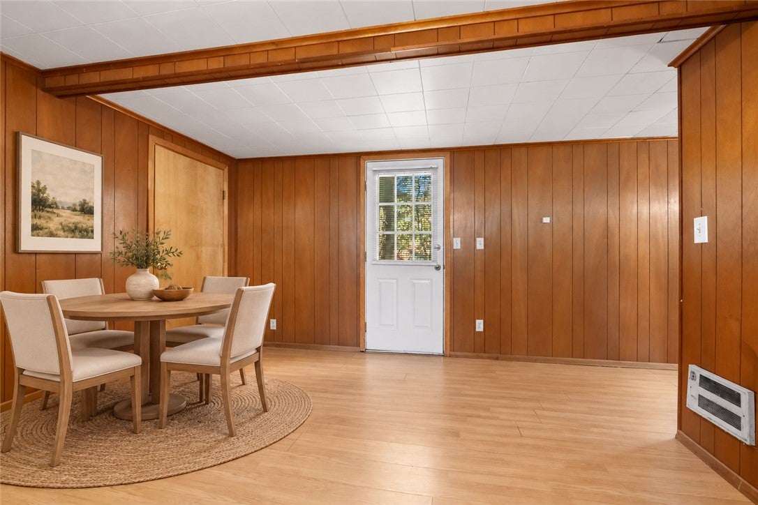 16 Hickory Hollow