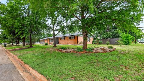 Tiny photo for 405 N Main Street, Franklin, TX 77856 (MLS # 26005355)