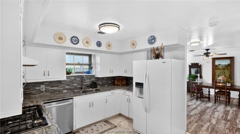 Tiny photo for 405 N Main Street, Franklin, TX 77856 (MLS # 26005355)