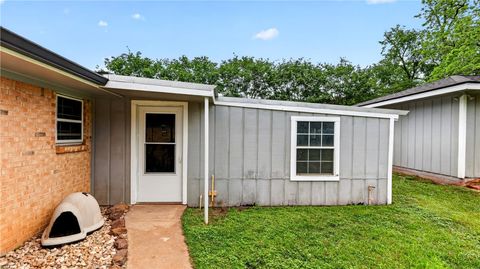 Tiny photo for 405 N Main Street, Franklin, TX 77856 (MLS # 26005355)