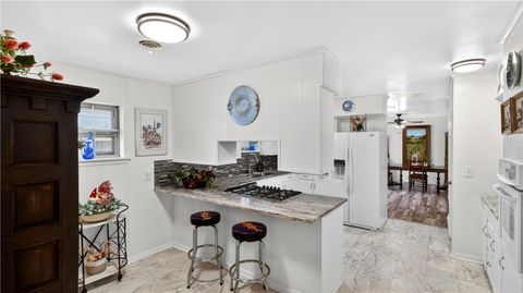 Tiny photo for 405 N Main Street, Franklin, TX 77856 (MLS # 26005355)