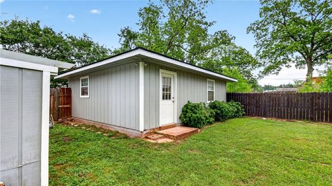 Tiny photo for 405 N Main Street, Franklin, TX 77856 (MLS # 26005355)