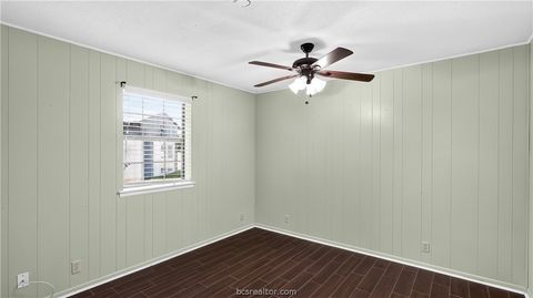 Tiny photo for 511 Lakeview, Somerville, TX 77879 (MLS # 26009106)