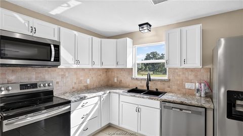 Tiny photo for 511 Lakeview, Somerville, TX 77879 (MLS # 26009106)
