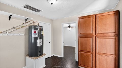 Tiny photo for 511 Lakeview, Somerville, TX 77879 (MLS # 26009106)