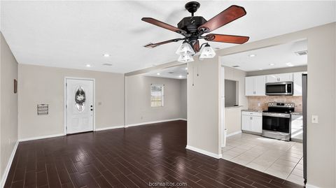Tiny photo for 511 Lakeview, Somerville, TX 77879 (MLS # 26009106)