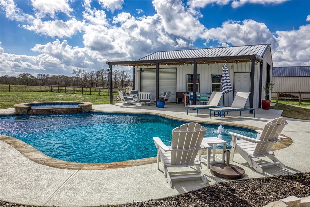 Photo of 233 Randi Road, Bellville, TX 77418 (MLS # 26002891)