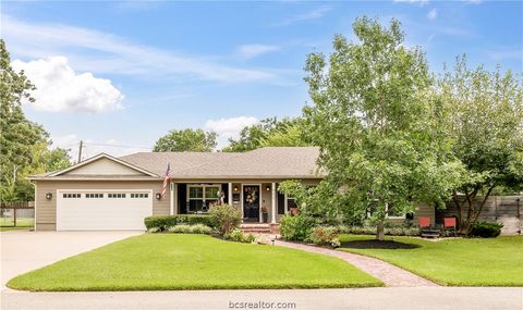 Photo of 902 Woodland Parkway, College Station, TX 77840 (MLS # 26003093)