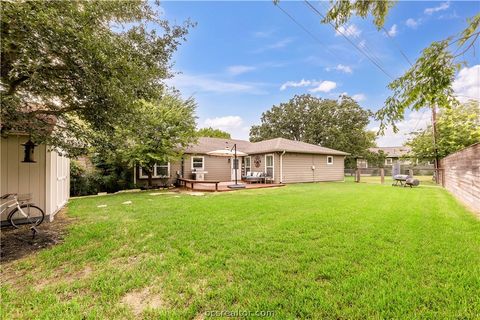 Tiny photo for 902 Woodland Parkway, College Station, TX 77840 (MLS # 26003093)