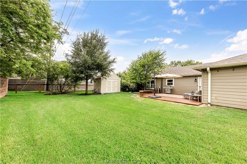 Tiny photo for 902 Woodland Parkway, College Station, TX 77840 (MLS # 26003093)