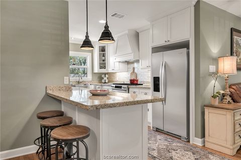 Tiny photo for 902 Woodland Parkway, College Station, TX 77840 (MLS # 26003093)