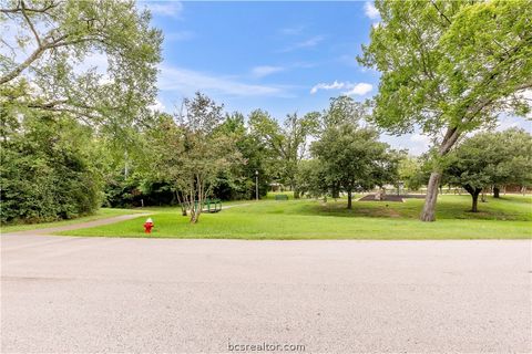 Tiny photo for 902 Woodland Parkway, College Station, TX 77840 (MLS # 26003093)