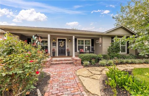 Tiny photo for 902 Woodland Parkway, College Station, TX 77840 (MLS # 26003093)