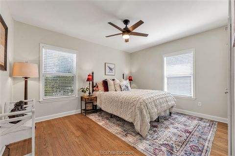 Tiny photo for 902 Woodland Parkway, College Station, TX 77840 (MLS # 26003093)